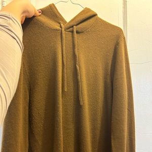 Todd Snyder cashmere hoodie small hole on chest picture below size S
